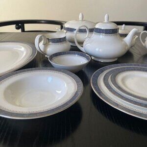 ROYAL DOULTON SHERBROOKE H5009 - 91 Pieces-12 place settings plus 7 side pieces